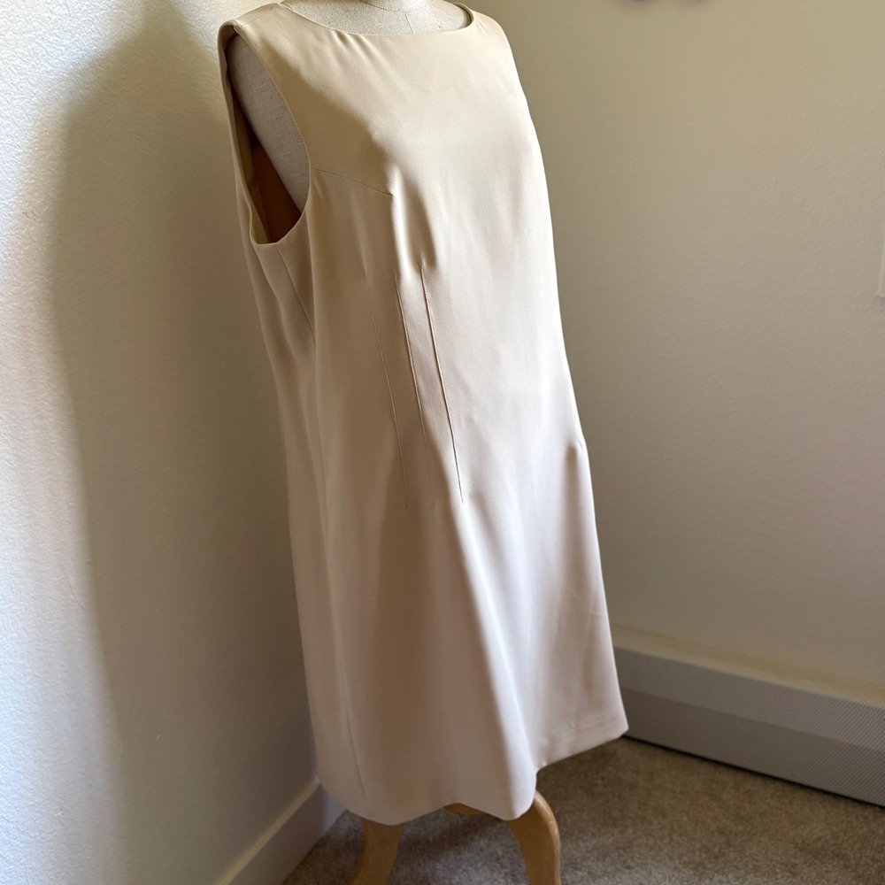 Laura Scott Beige Sleeveless Shift Dress Tan Sheath Career Formal Size 18 - Picture 2 of 4